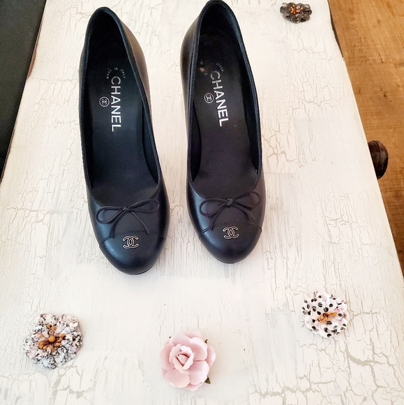 Sold 🌸 CHANEL leather pumps - Picture 2 of 12